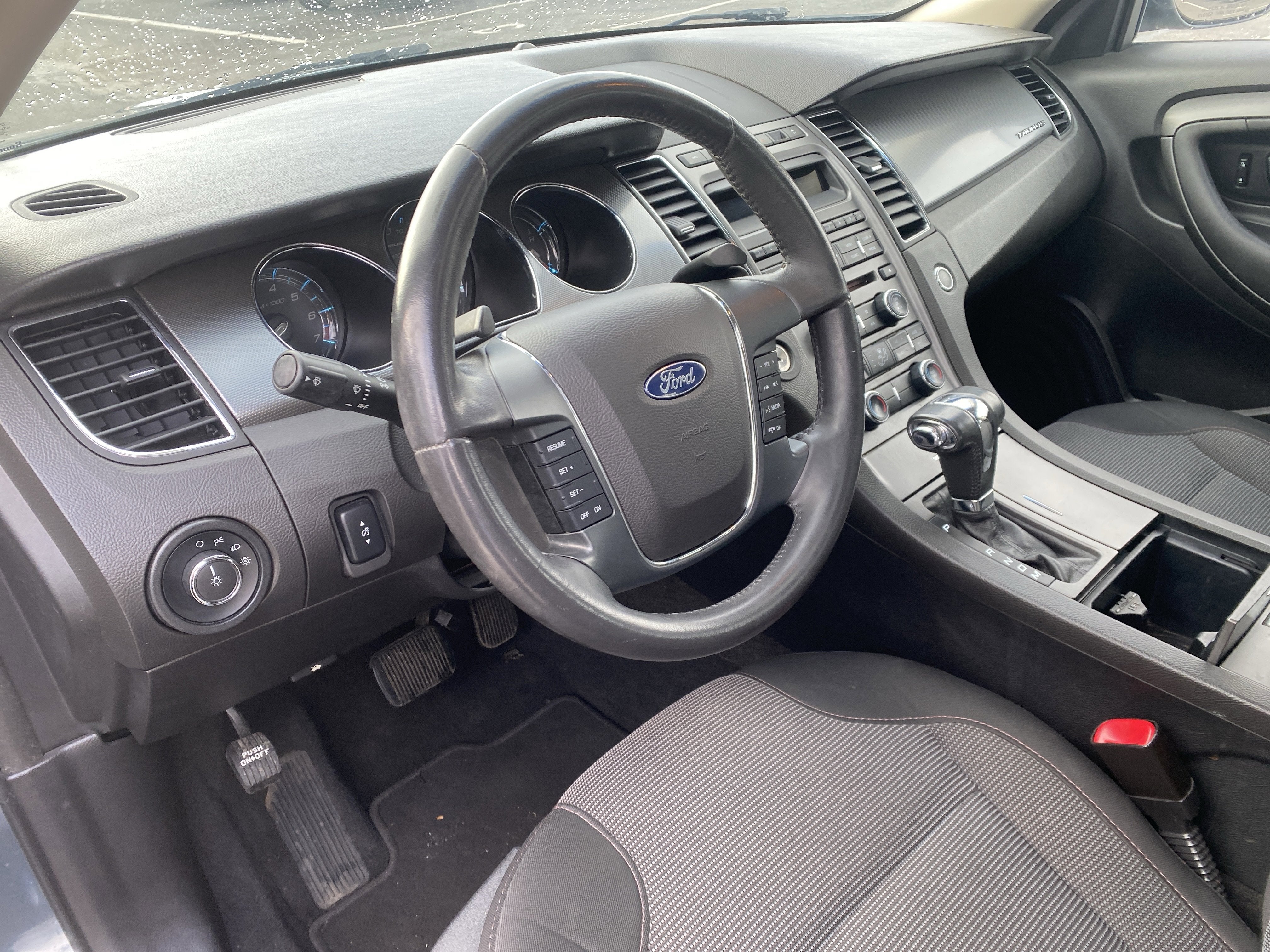 2010 Ford Taurus SEL