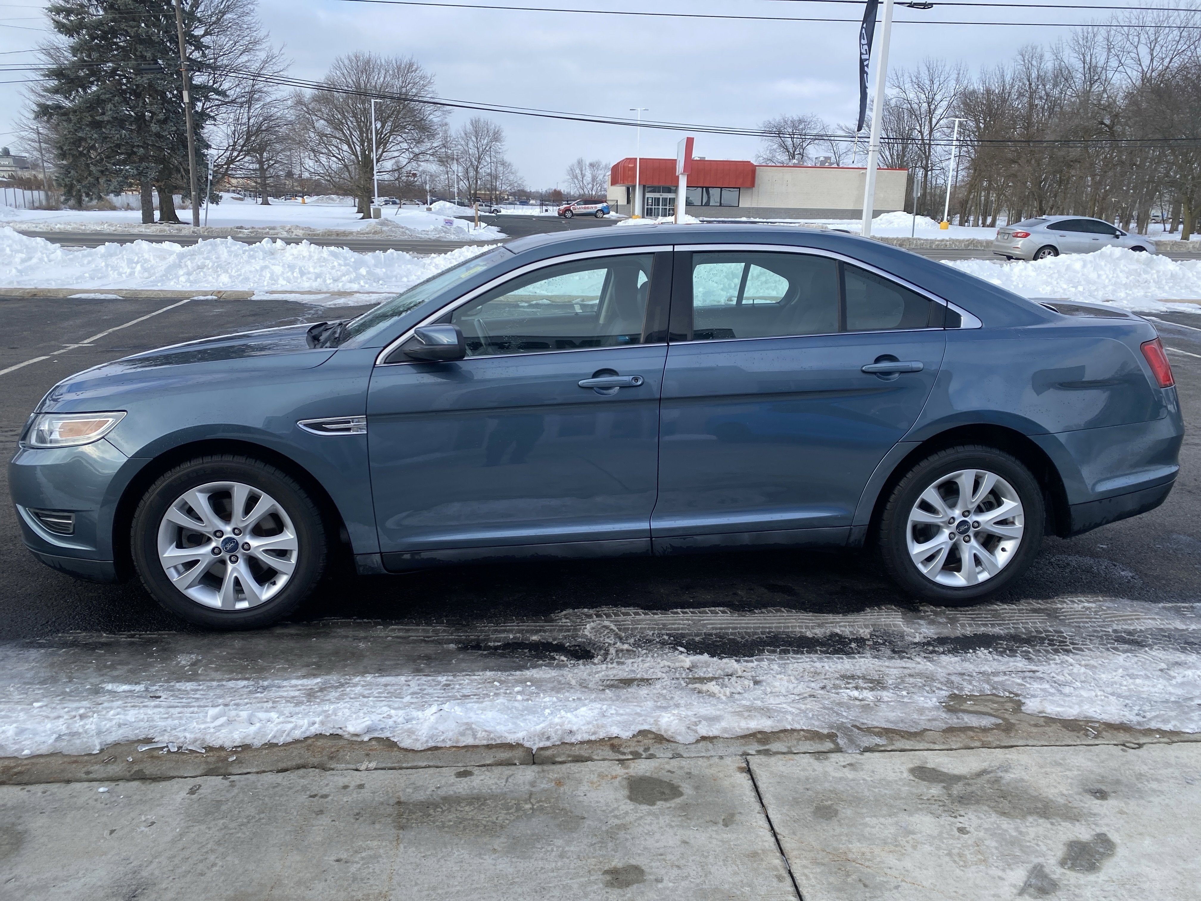 2010 Ford Taurus SEL