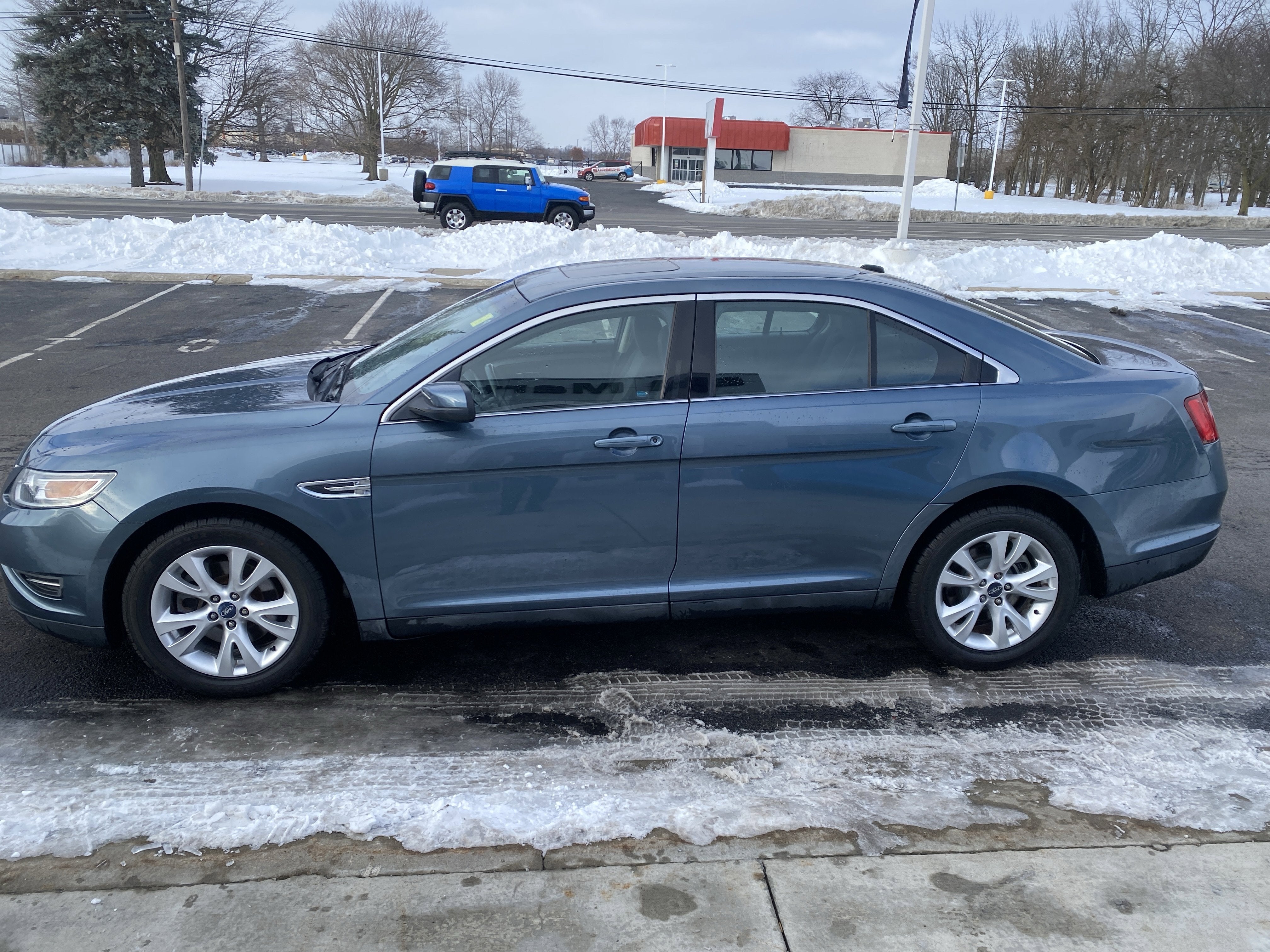 2010 Ford Taurus SEL