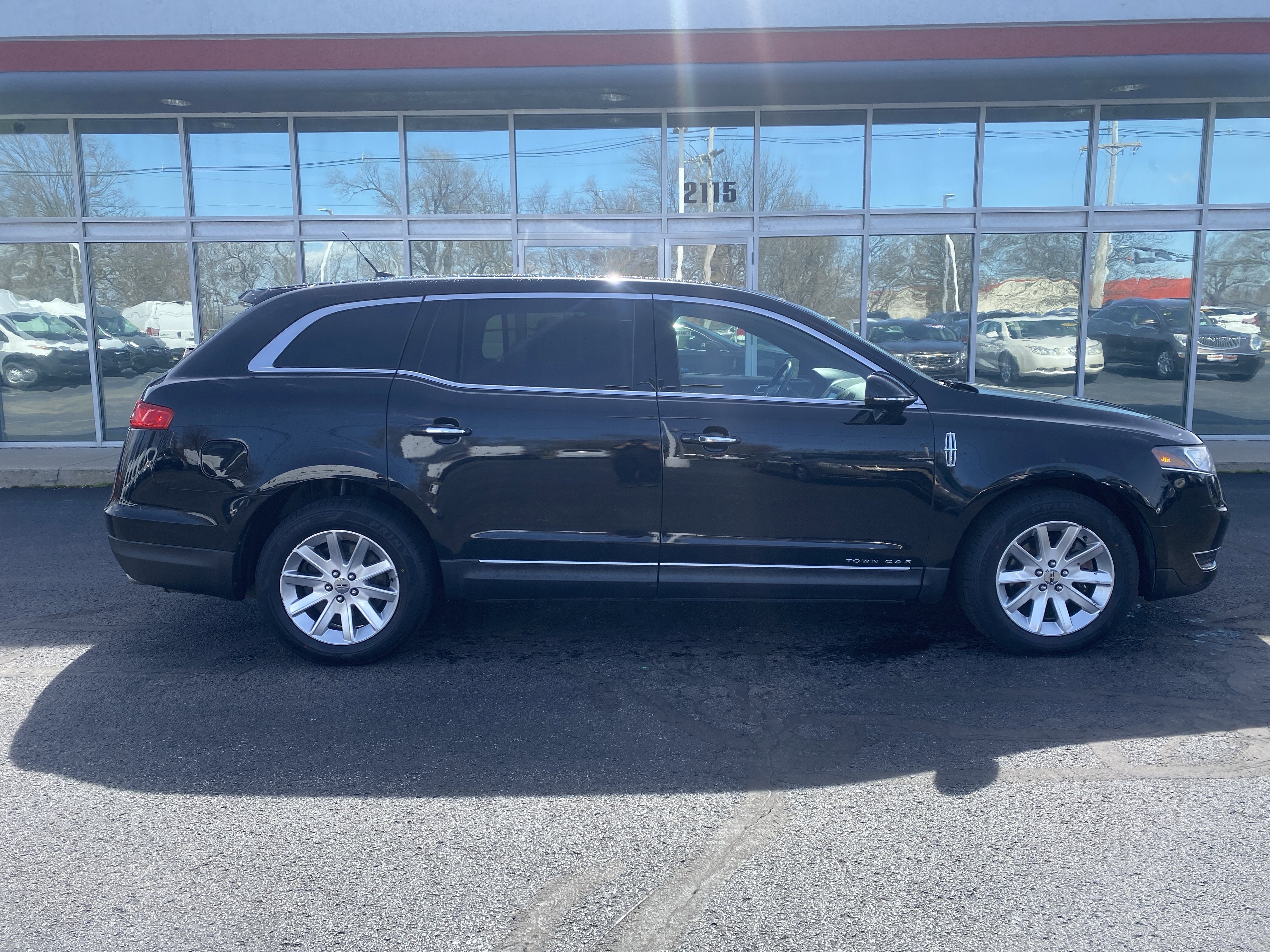 2016 Lincoln MKT Livery