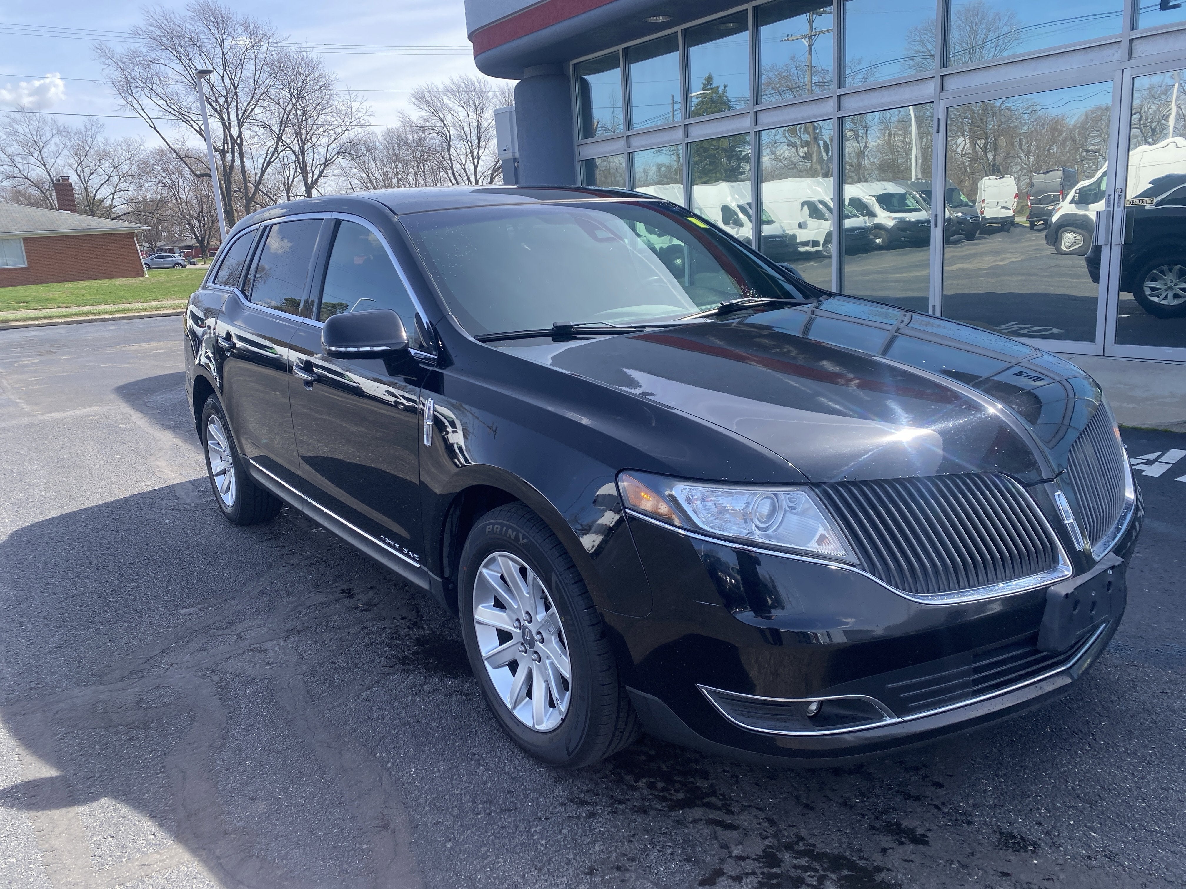 2016 Lincoln MKT Livery