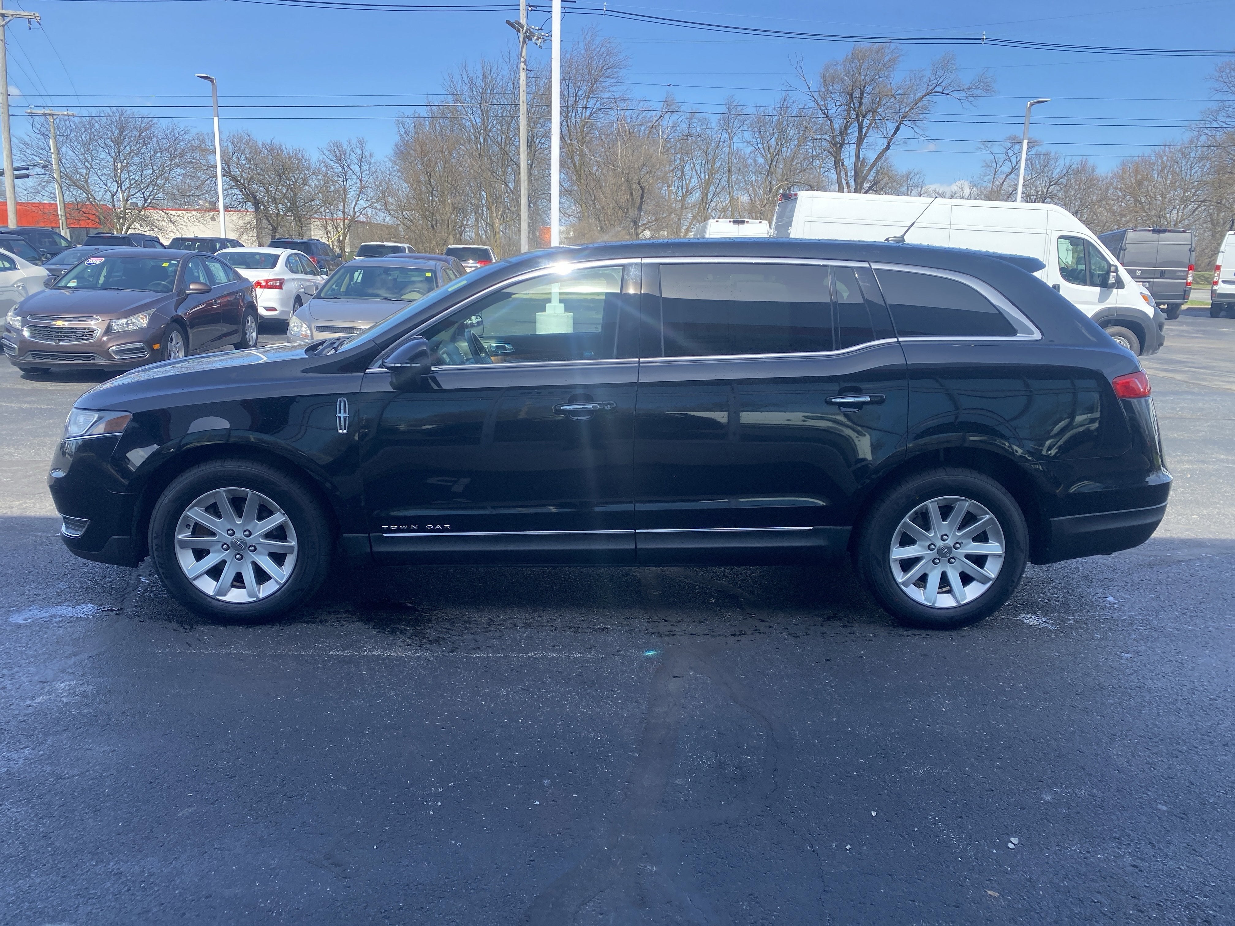 2016 Lincoln MKT Livery