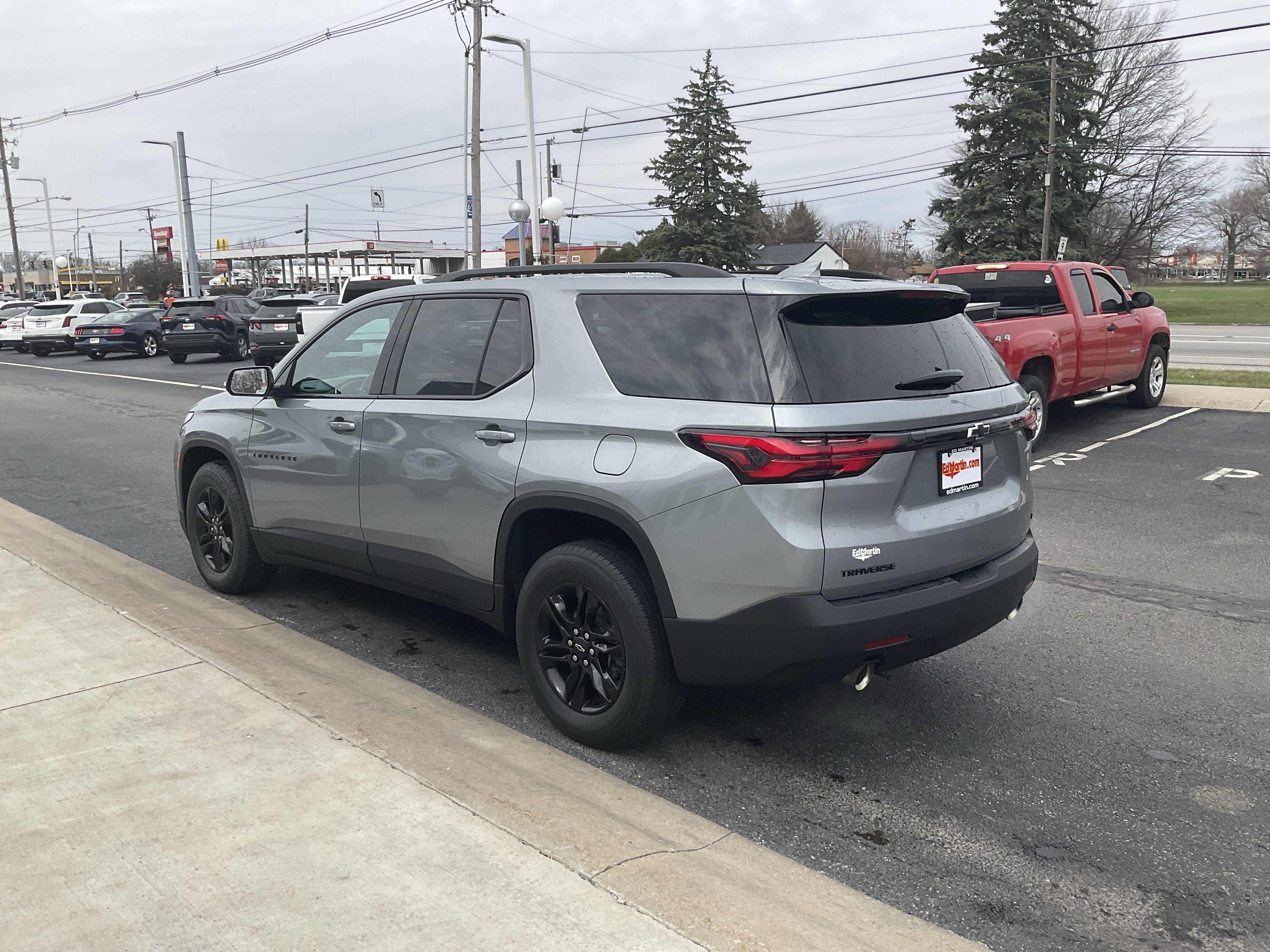 2023 Chevrolet Traverse LT Cloth