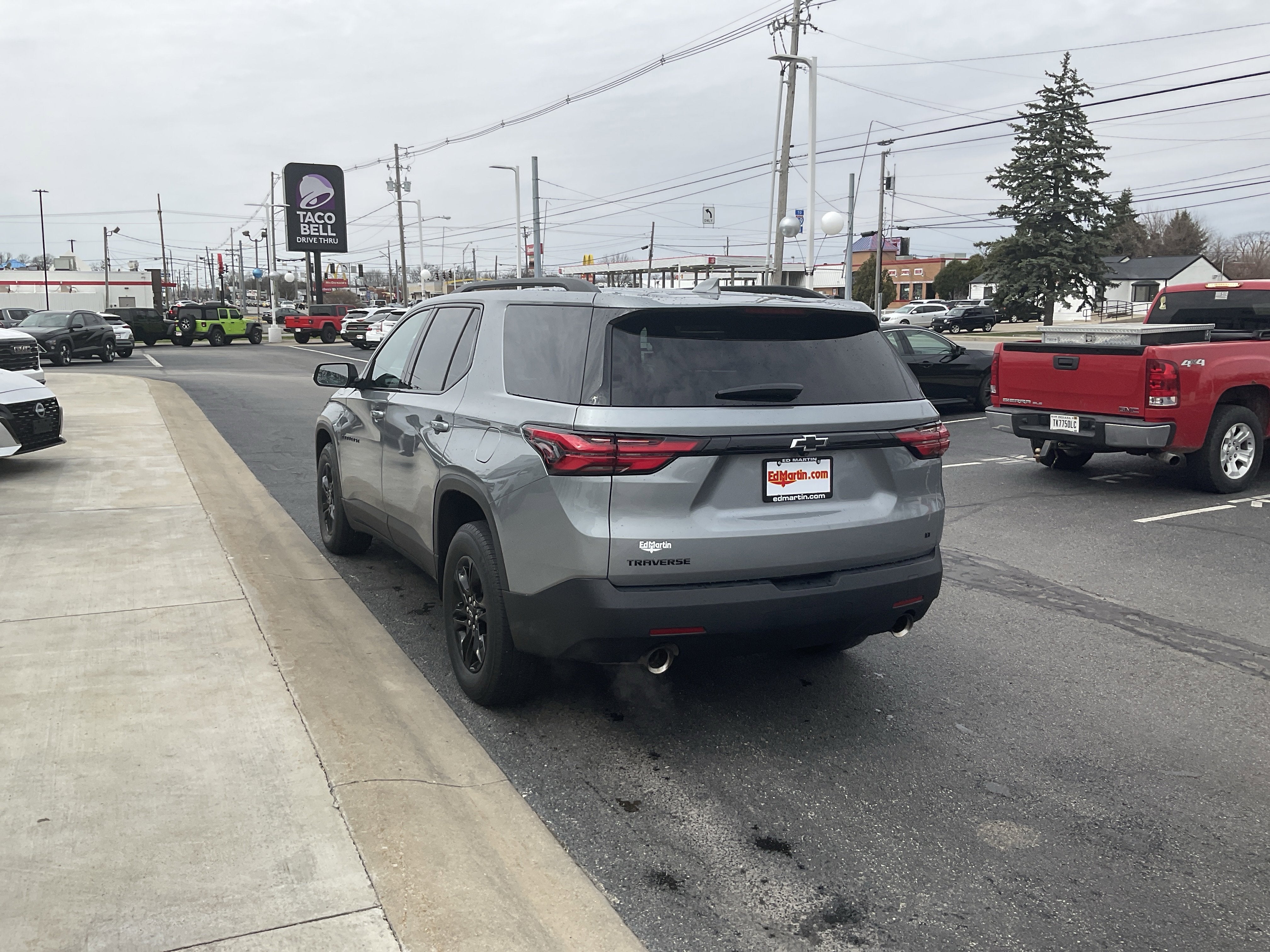 2023 Chevrolet Traverse LT Cloth