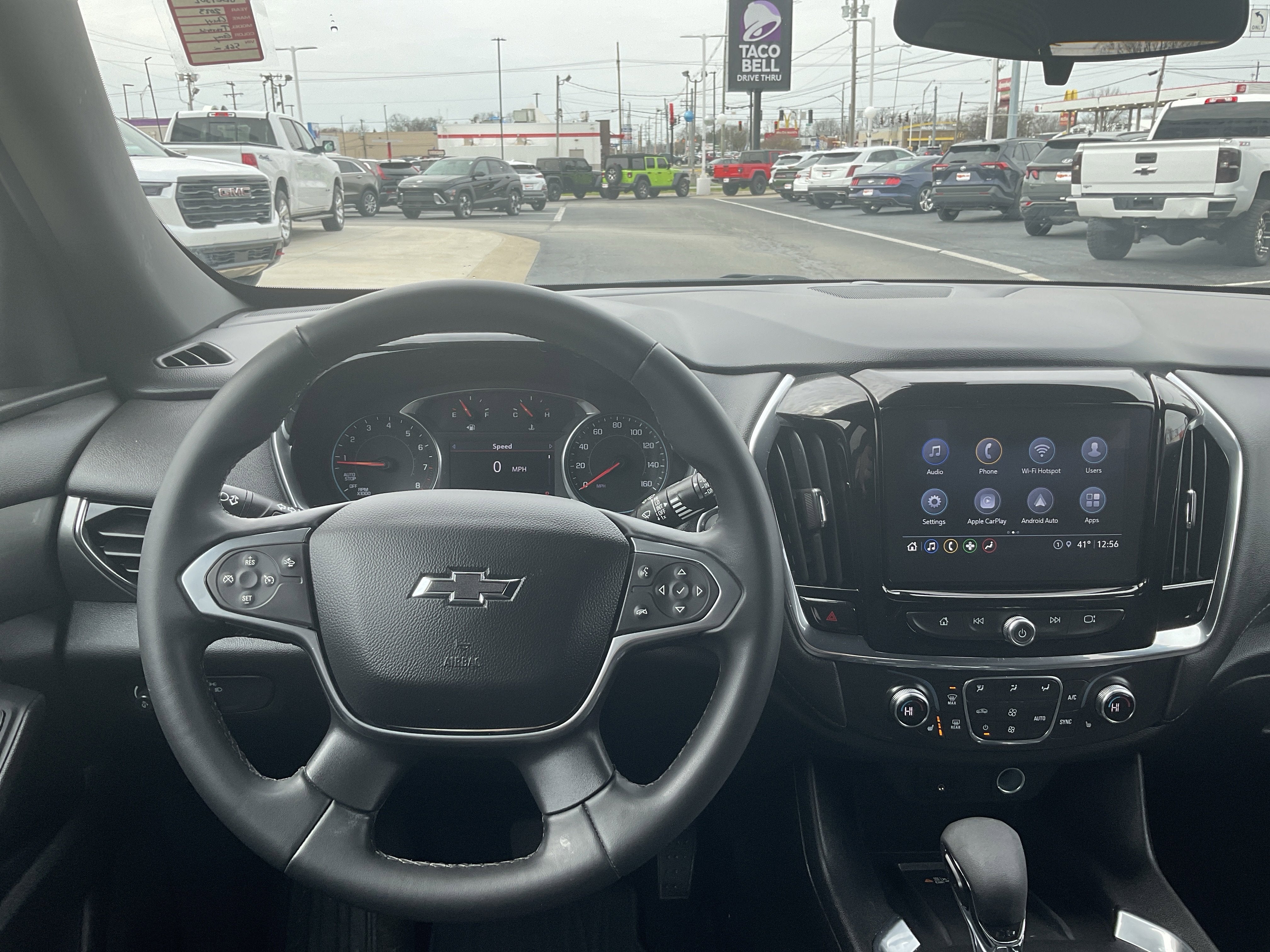 2023 Chevrolet Traverse LT Cloth