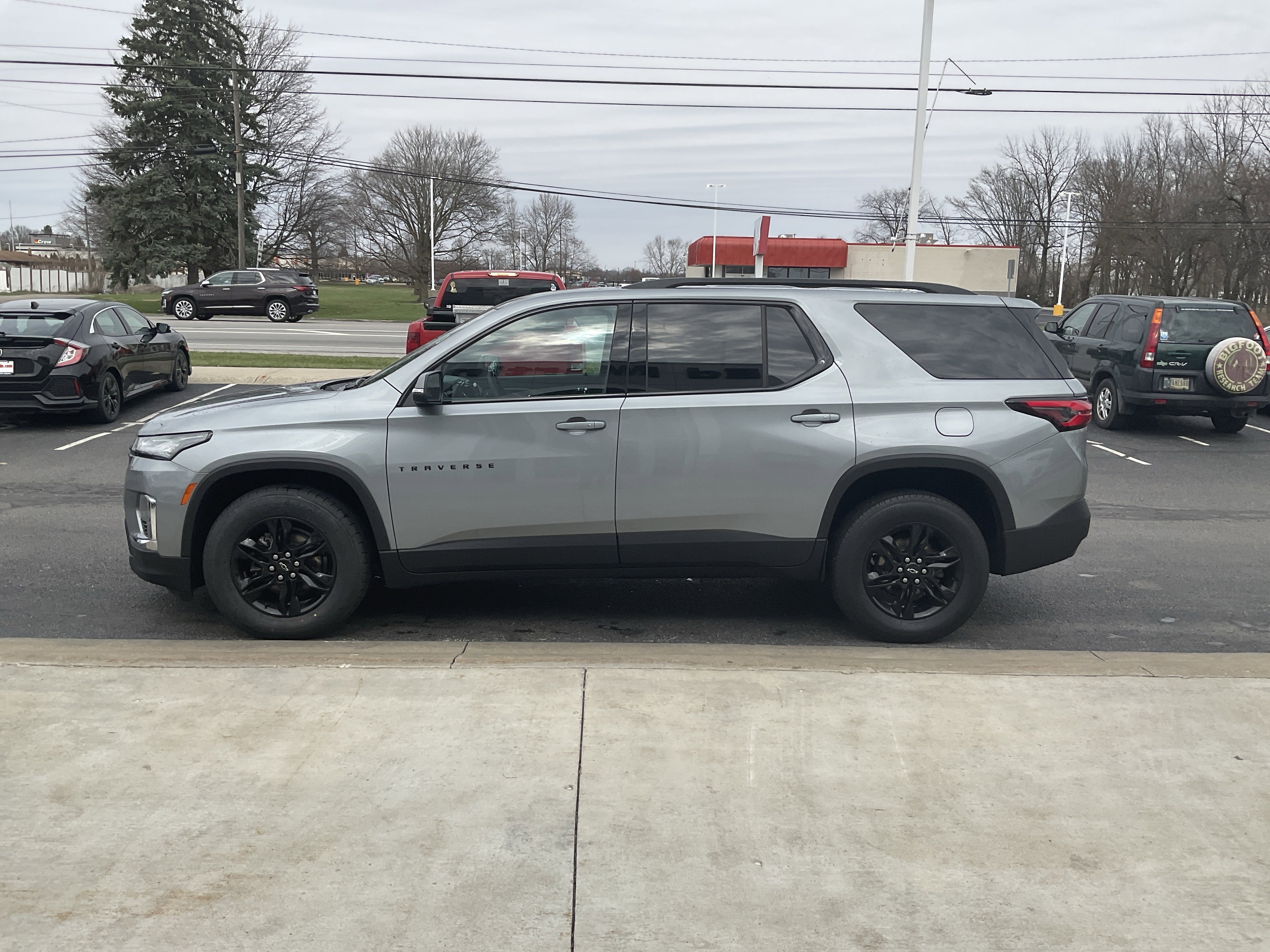 2023 Chevrolet Traverse LT Cloth