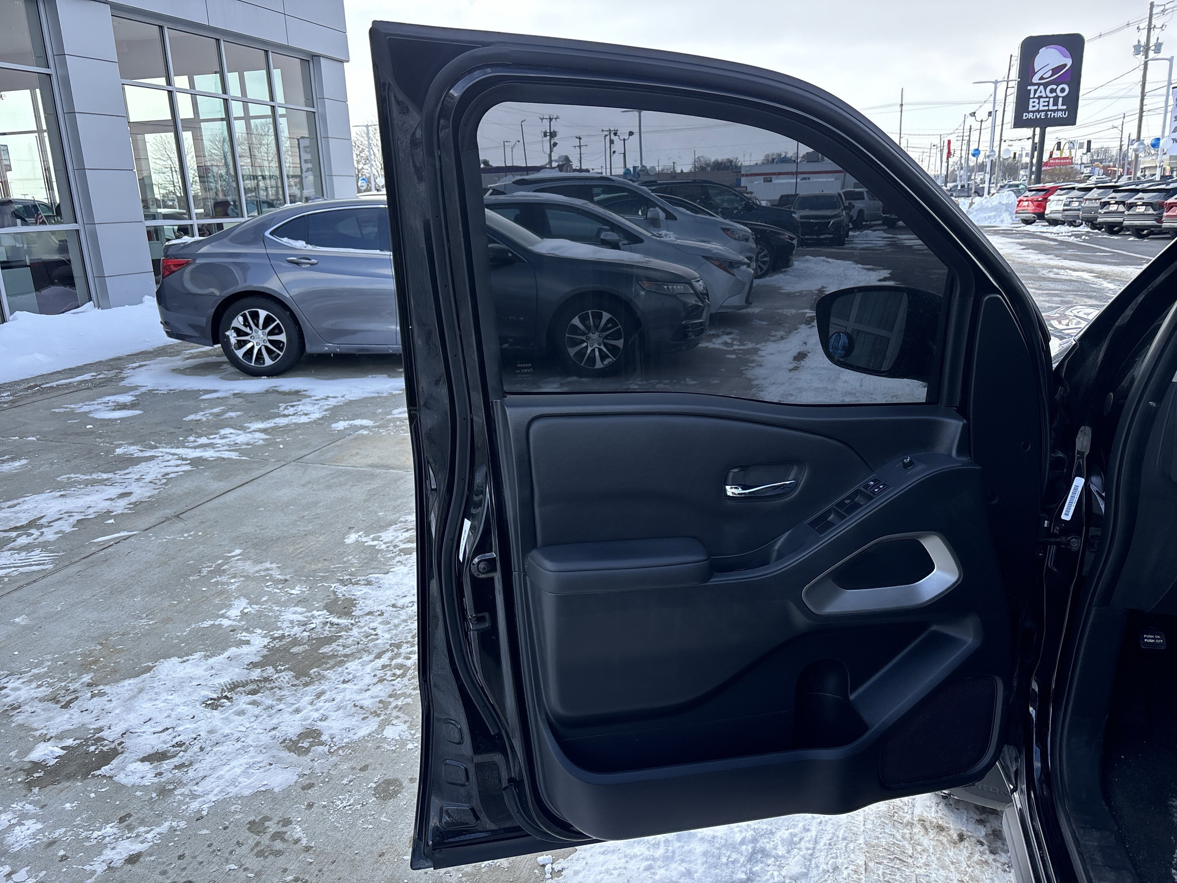 2023 Nissan Frontier SV