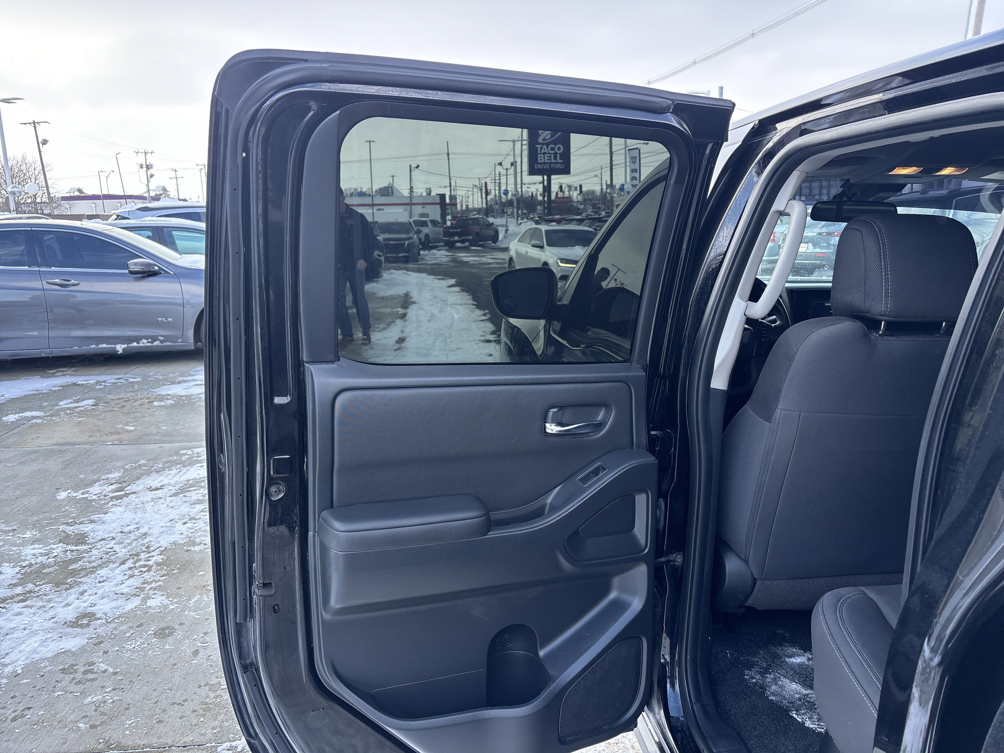 2023 Nissan Frontier SV