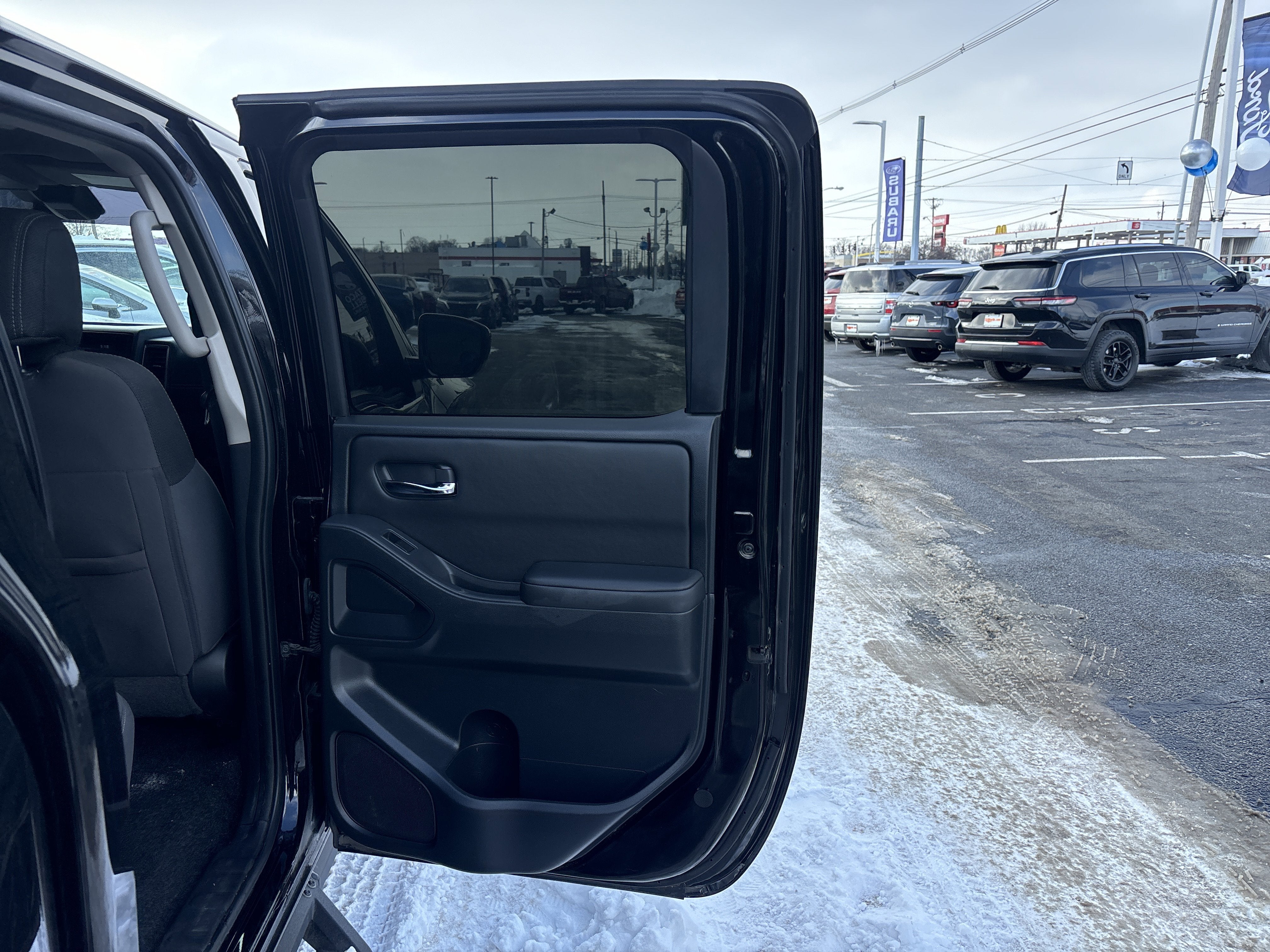 2023 Nissan Frontier SV