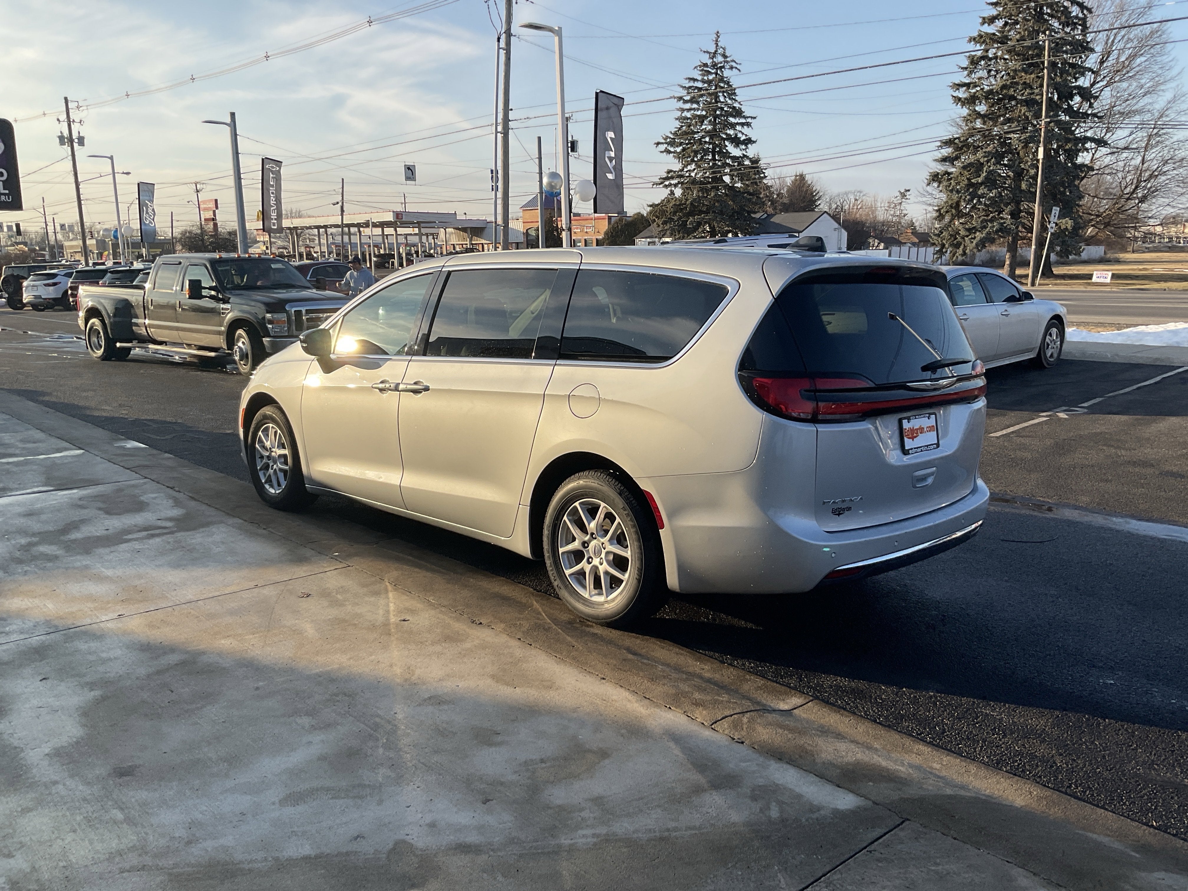 2024 Chrysler Pacifica Touring L
