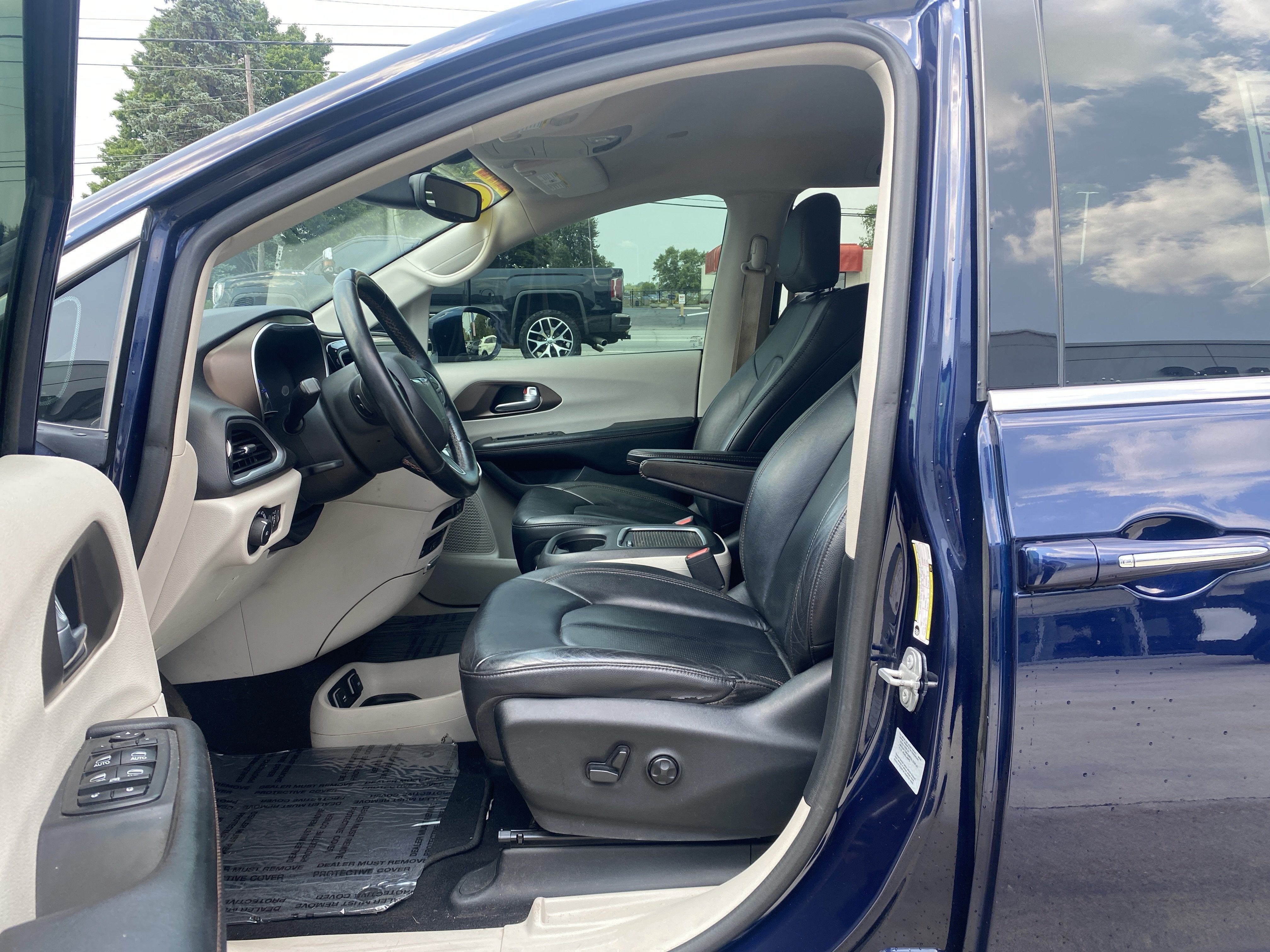 2017 Chrysler Pacifica Touring-L Plus