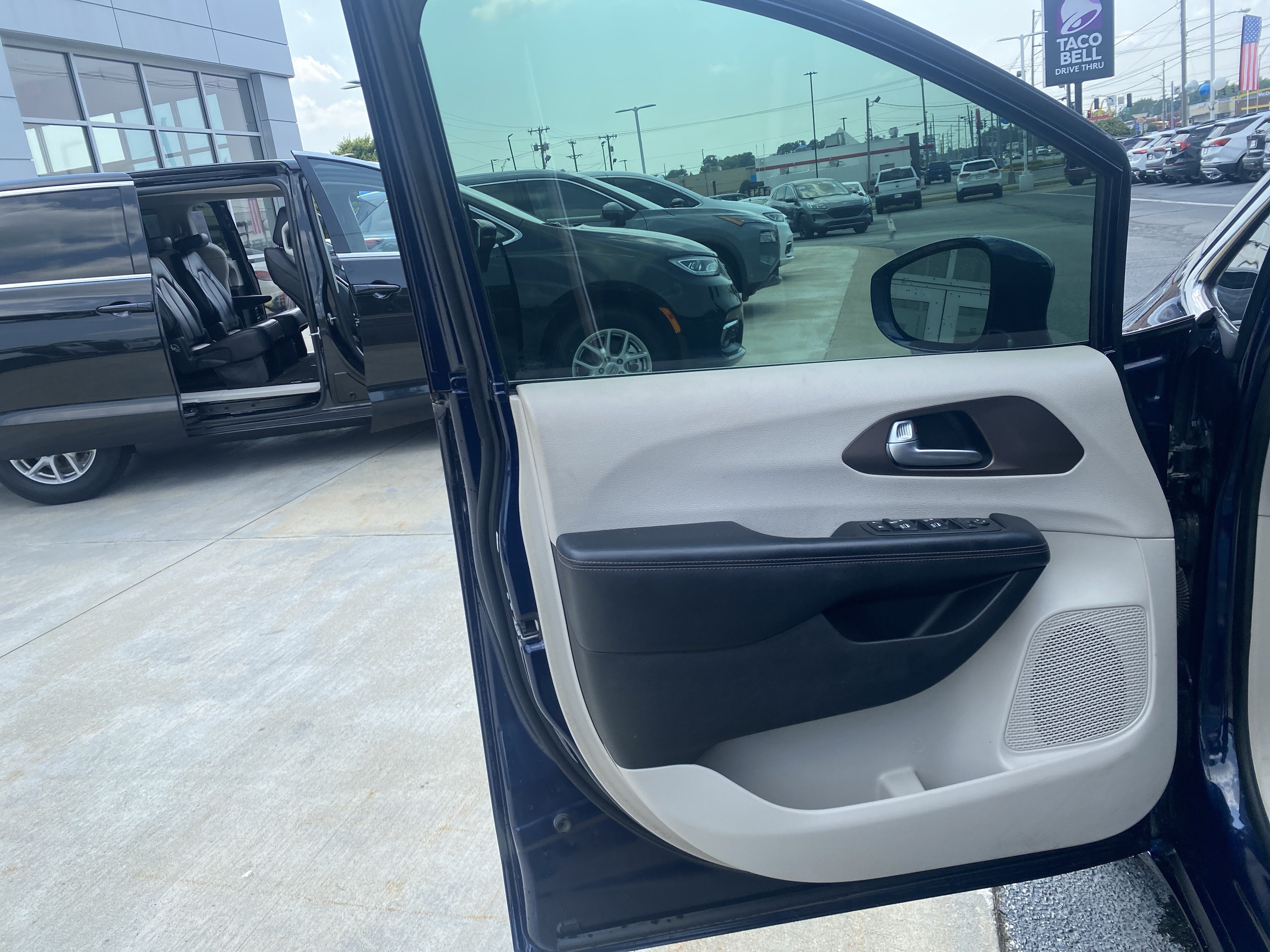 2017 Chrysler Pacifica Touring-L Plus